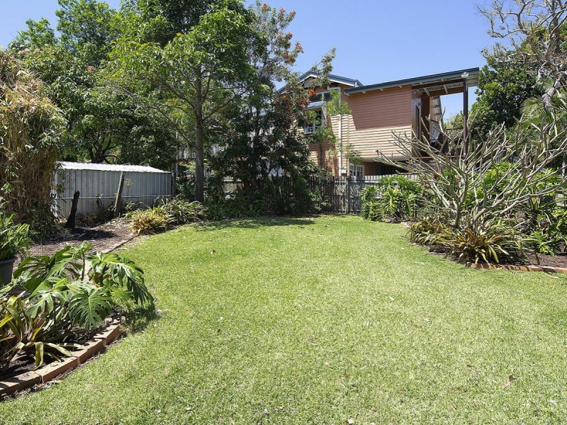 84 Brisbane Corso, Fairfield QLD 4103