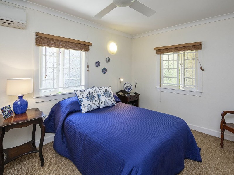 84 Brisbane Corso, Fairfield QLD 4103