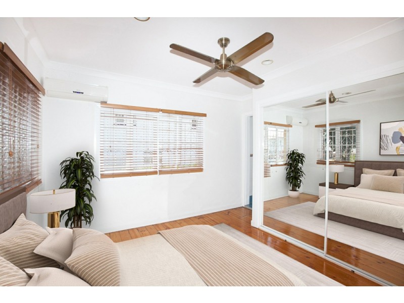 84 Brisbane Corso, Fairfield QLD 4103