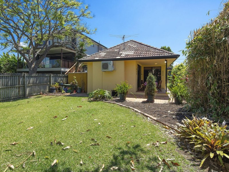 84 Brisbane Corso, Fairfield QLD 4103