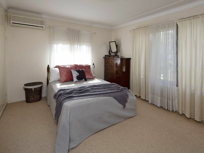 37 Osterley Road, Yeronga QLD 4104