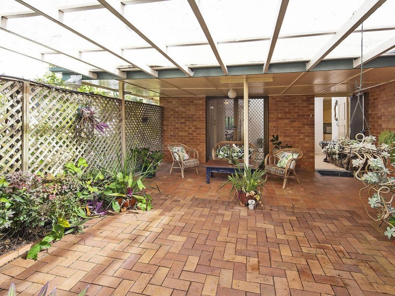 37 Osterley Road, Yeronga QLD 4104