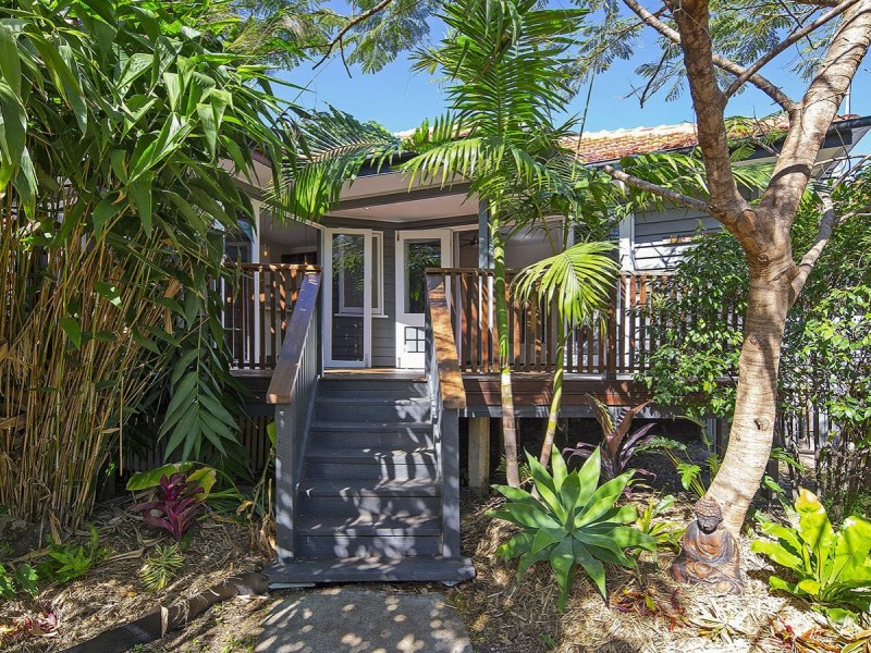 51 Railway Road, Fairfield QLD 4103