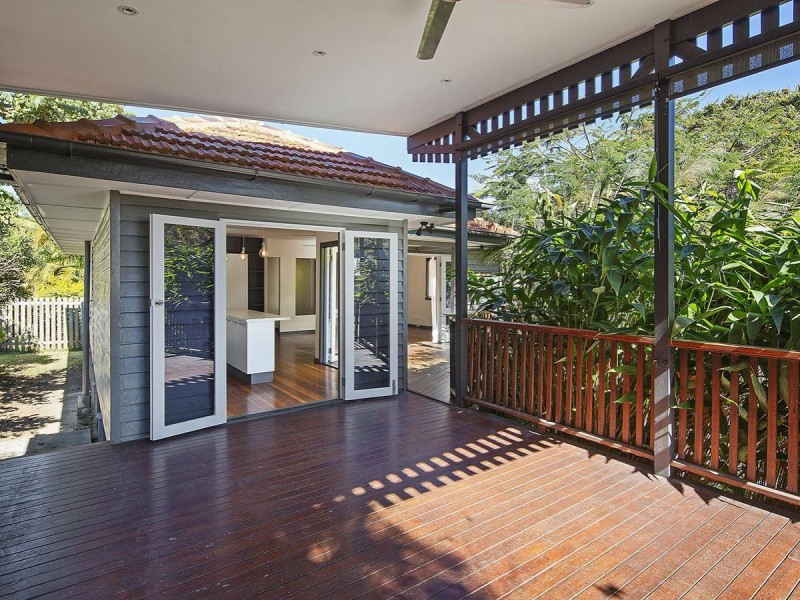 51 Railway Road, Fairfield QLD 4103