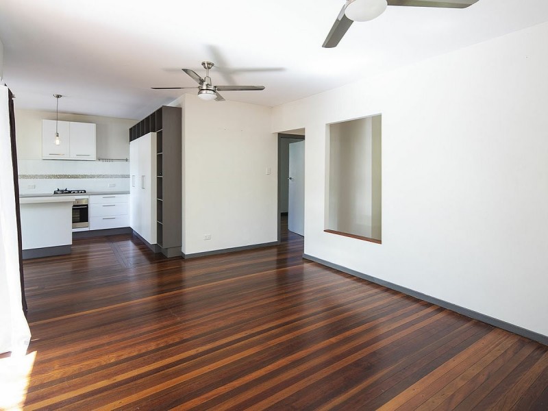 51 Railway Road, Fairfield QLD 4103