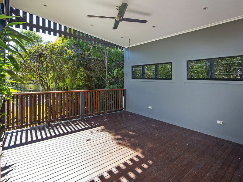 51 Railway Road, Fairfield QLD 4103