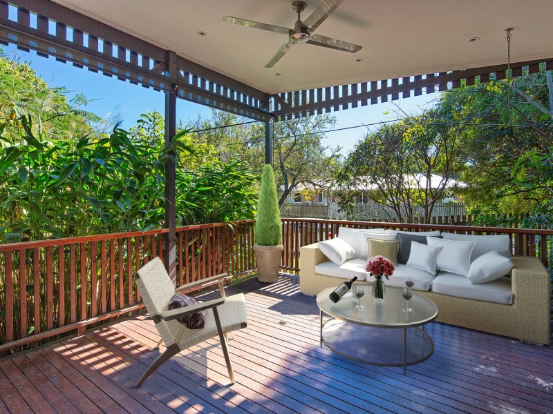 51 Railway Road, Fairfield QLD 4103