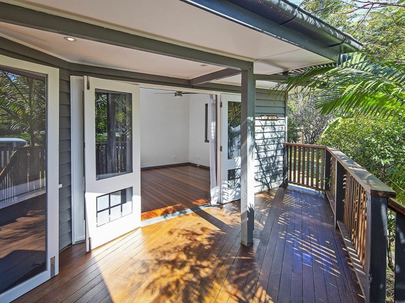 51 Railway Road, Fairfield QLD 4103