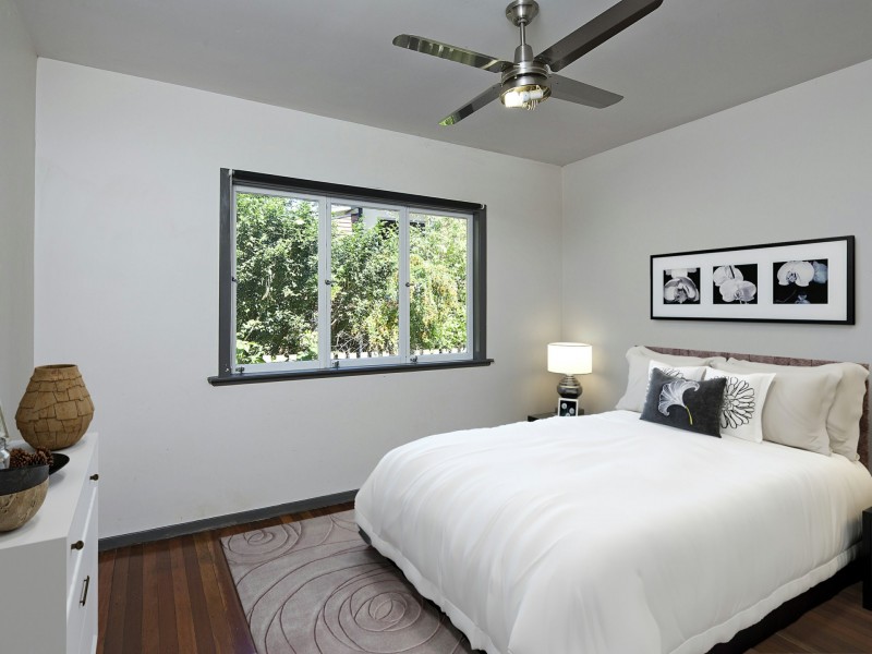 51 Railway Road, Fairfield QLD 4103