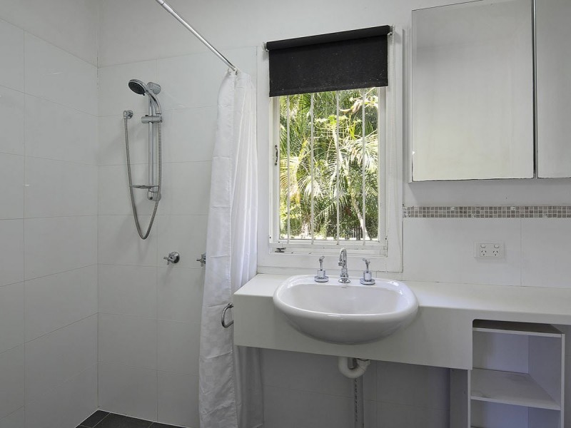 51 Railway Road, Fairfield QLD 4103