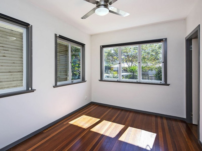 51 Railway Road, Fairfield QLD 4103