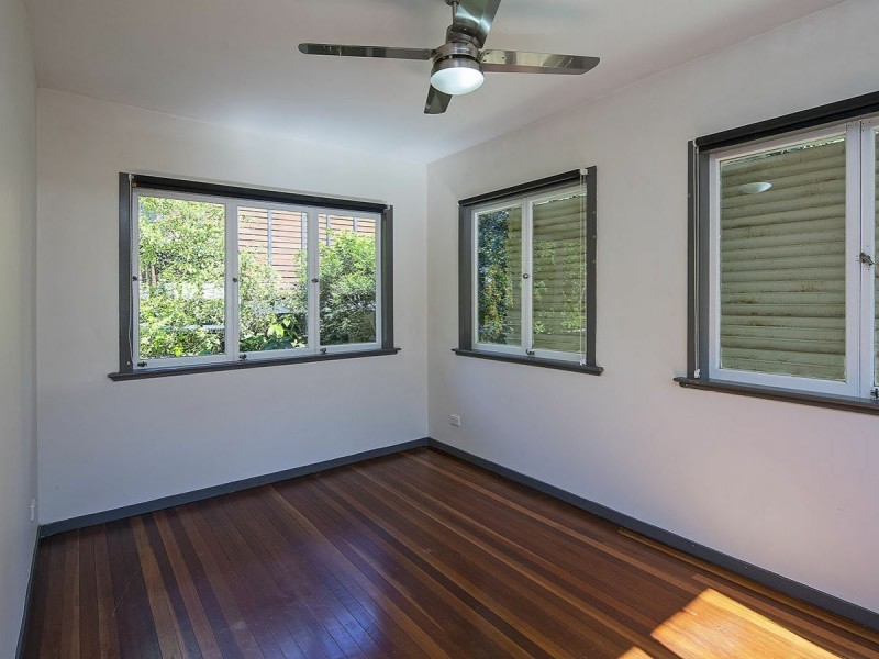 51 Railway Road, Fairfield QLD 4103