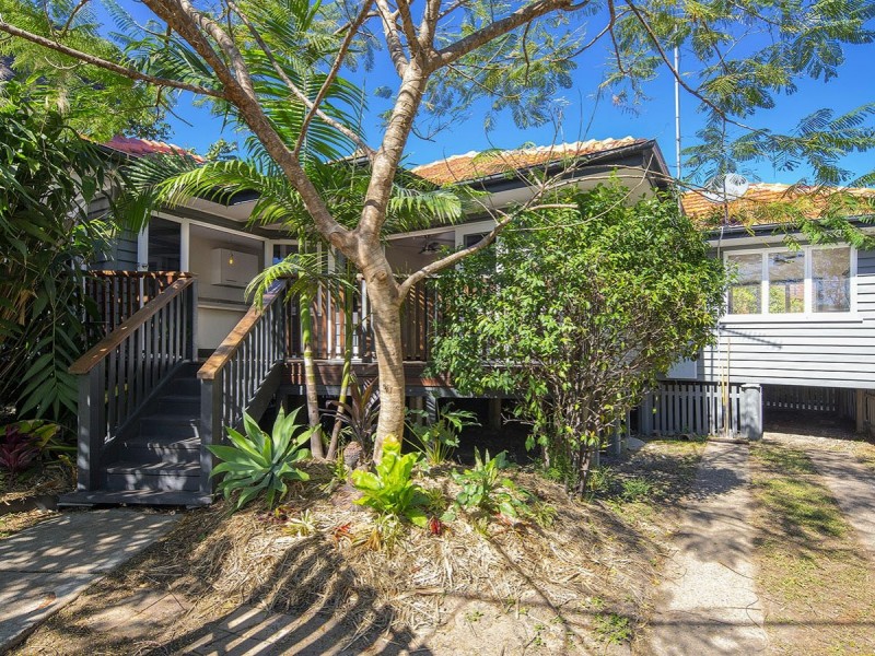 51 Railway Road, Fairfield QLD 4103