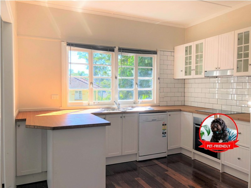 8 Ormuz Road, Yeronga QLD 4104