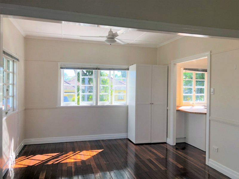 8 Ormuz Road, Yeronga QLD 4104