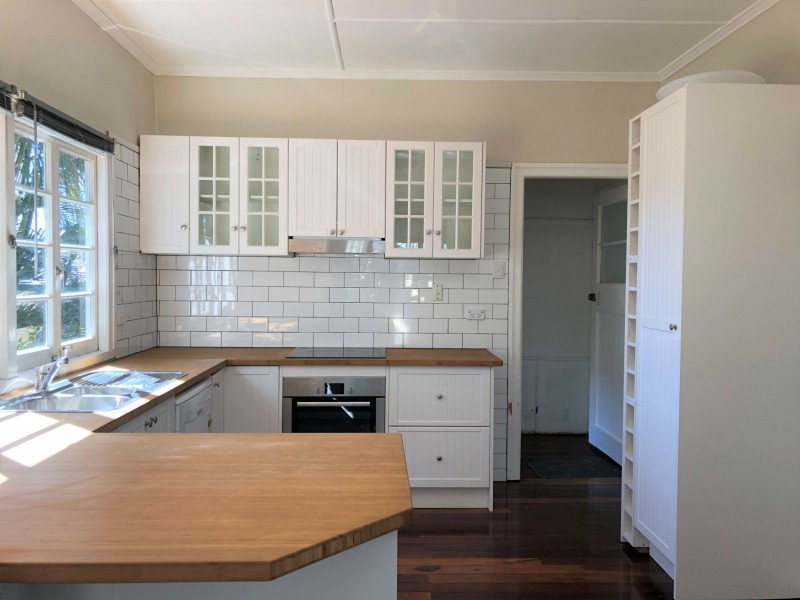 8 Ormuz Road, Yeronga QLD 4104