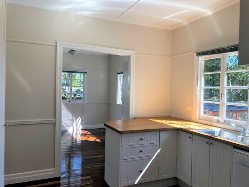 8 Ormuz Road, Yeronga QLD 4104