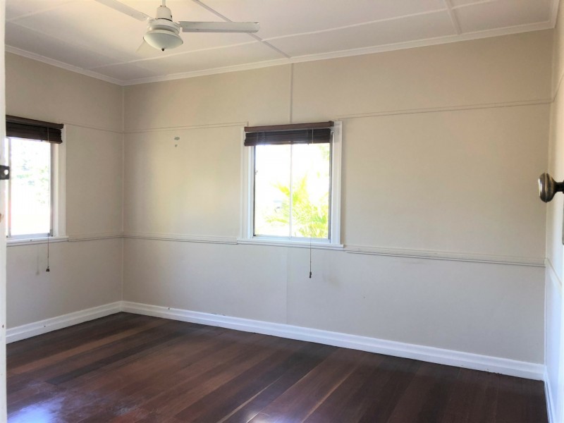 8 Ormuz Road, Yeronga QLD 4104