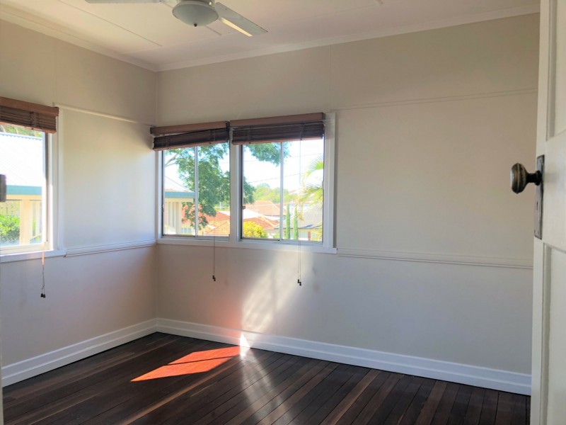 8 Ormuz Road, Yeronga QLD 4104