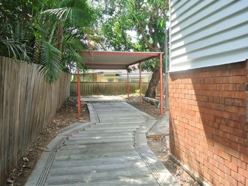 8 Ormuz Road, Yeronga QLD 4104