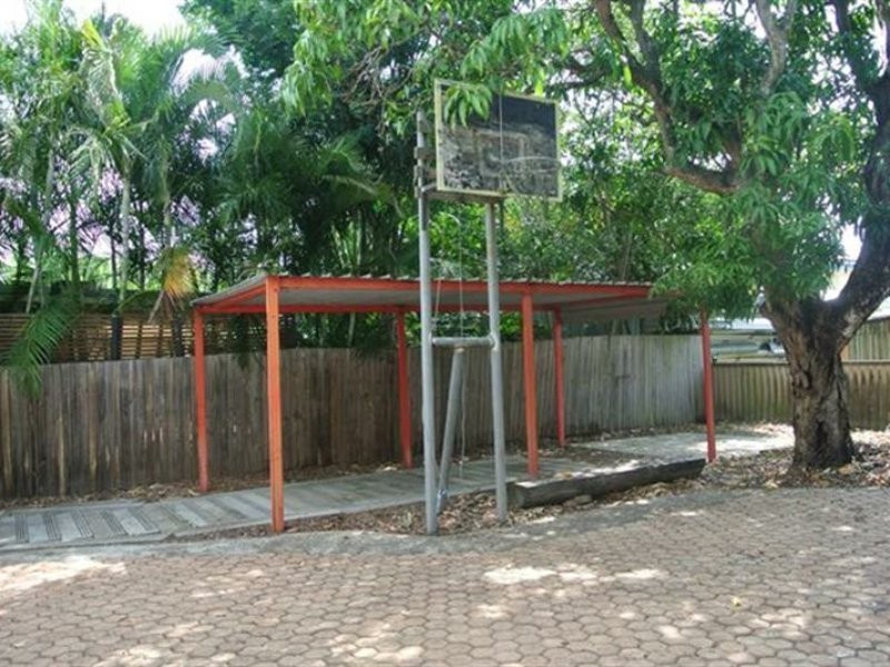 8 Ormuz Road, Yeronga QLD 4104