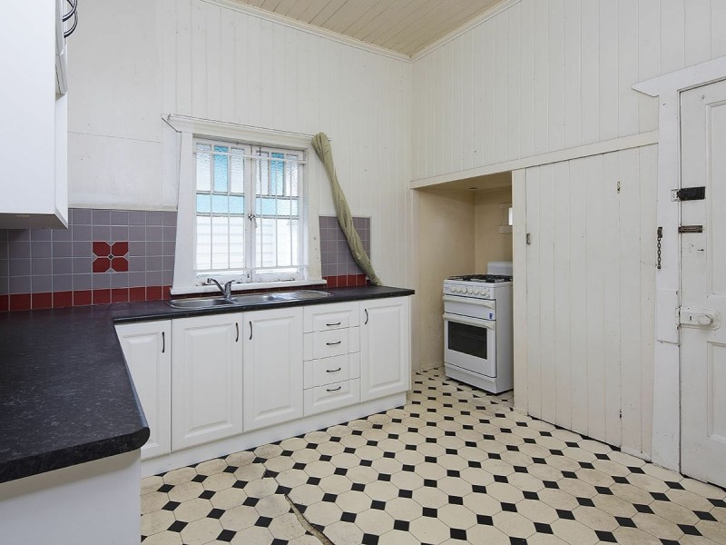 16 Ashby Street, Fairfield QLD 4103