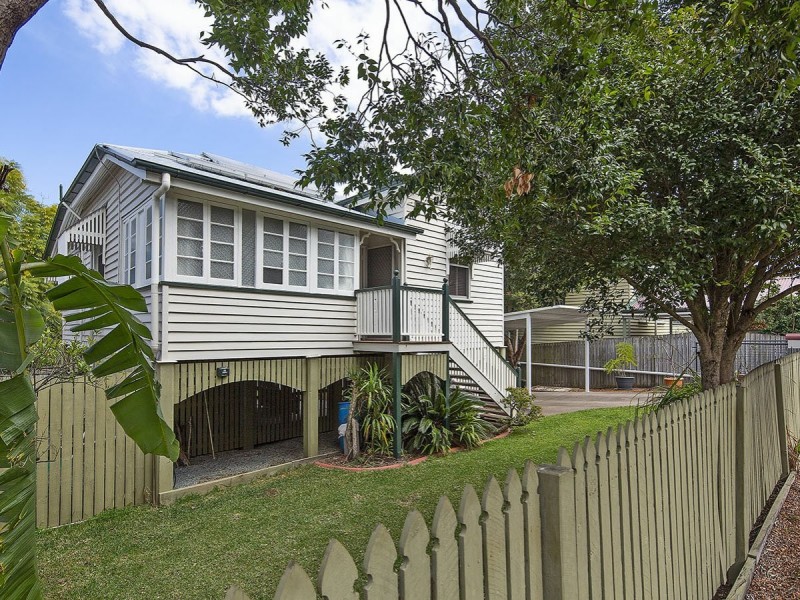 30 Fenton Street, Fairfield QLD 4103