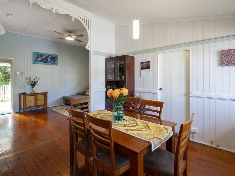 30 Fenton Street, Fairfield QLD 4103