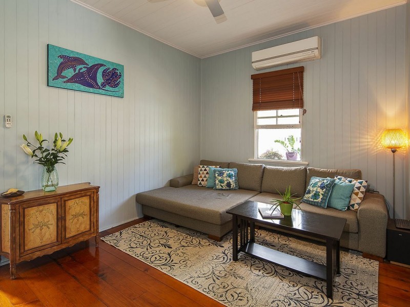 30 Fenton Street, Fairfield QLD 4103