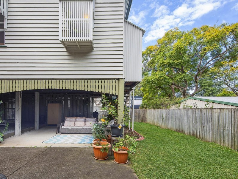 30 Fenton Street, Fairfield QLD 4103