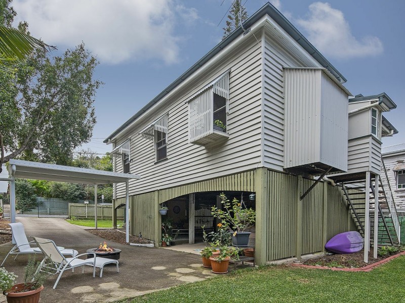 30 Fenton Street, Fairfield QLD 4103