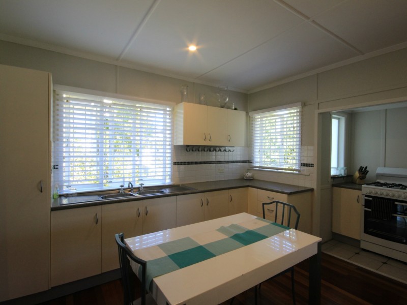 43 Cape Street, Holland Park QLD 4121