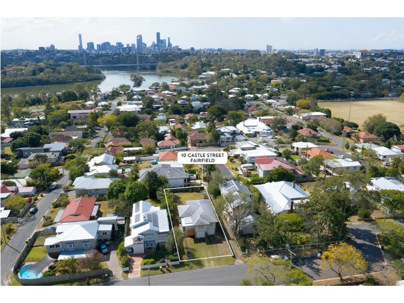 10 Castle Street, Fairfield QLD 4103