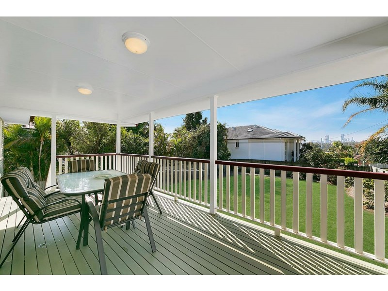 10 Castle Street, Fairfield QLD 4103