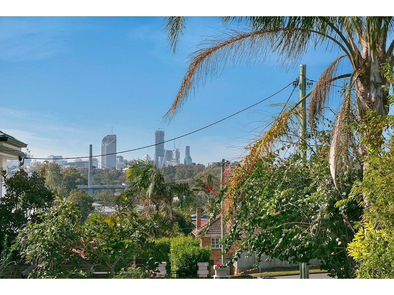 10 Castle Street, Fairfield QLD 4103