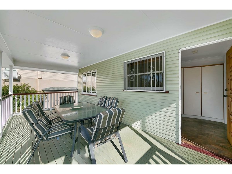 10 Castle Street, Fairfield QLD 4103