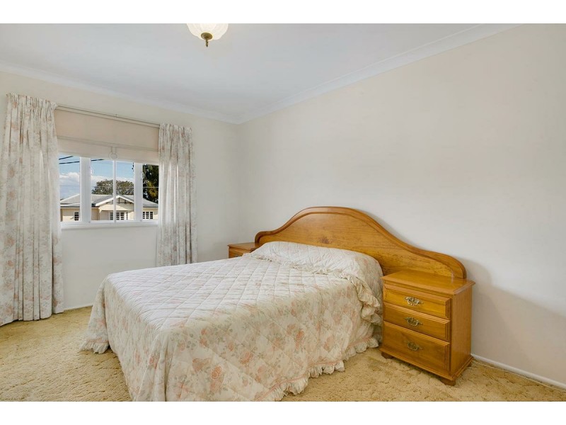 10 Castle Street, Fairfield QLD 4103