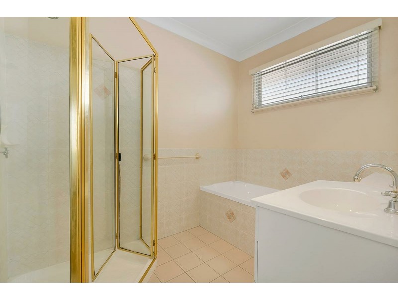 10 Castle Street, Fairfield QLD 4103