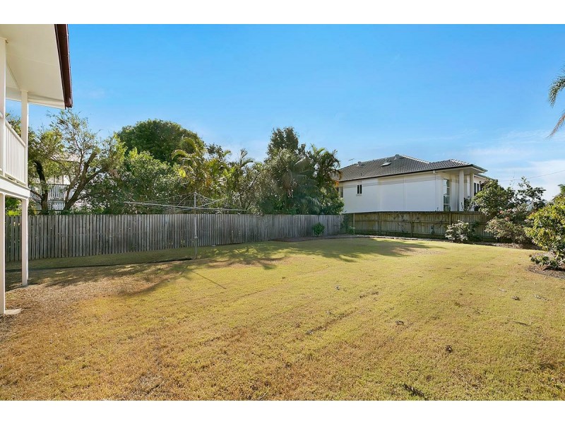 10 Castle Street, Fairfield QLD 4103