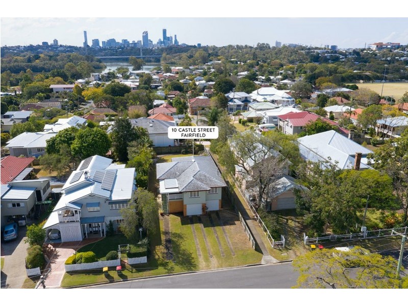10 Castle Street, Fairfield QLD 4103