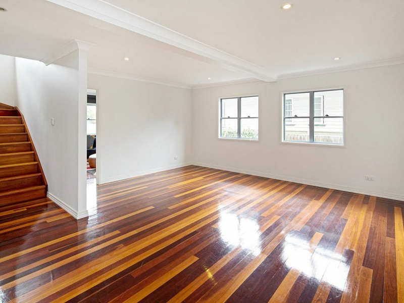 10 Newcastle Street, Fairfield QLD 4103