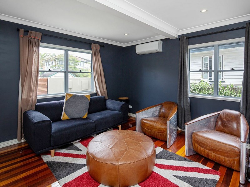 10 Newcastle Street, Fairfield QLD 4103