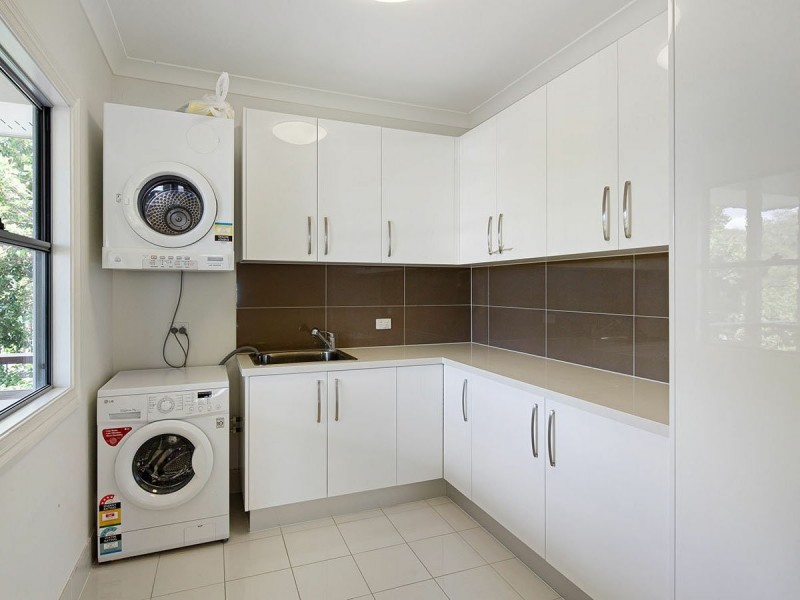 10 Newcastle Street, Fairfield QLD 4103