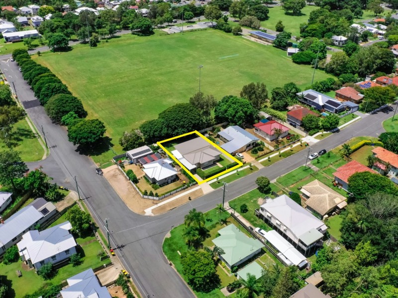 8 Crutchley Street, Fairfield QLD 4103