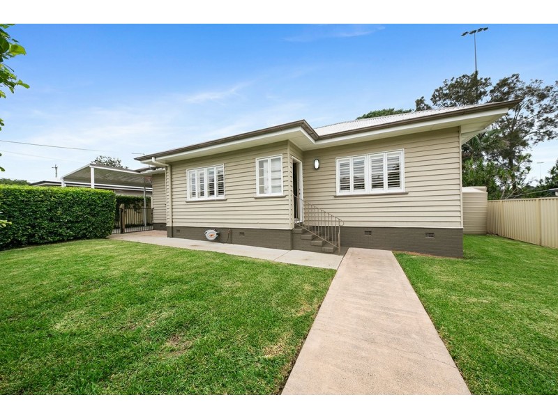 8 Crutchley Street, Fairfield QLD 4103