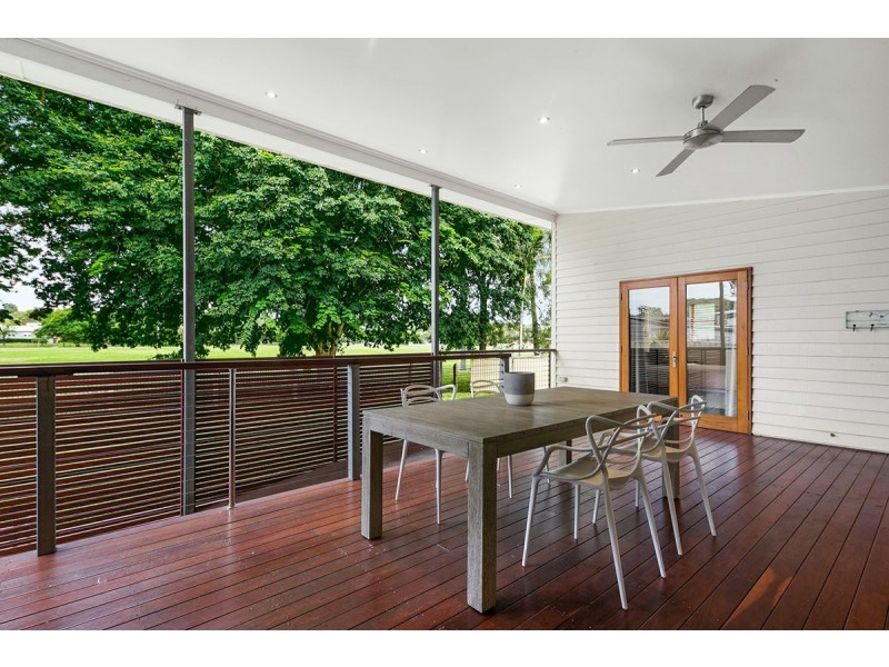 8 Crutchley Street, Fairfield QLD 4103