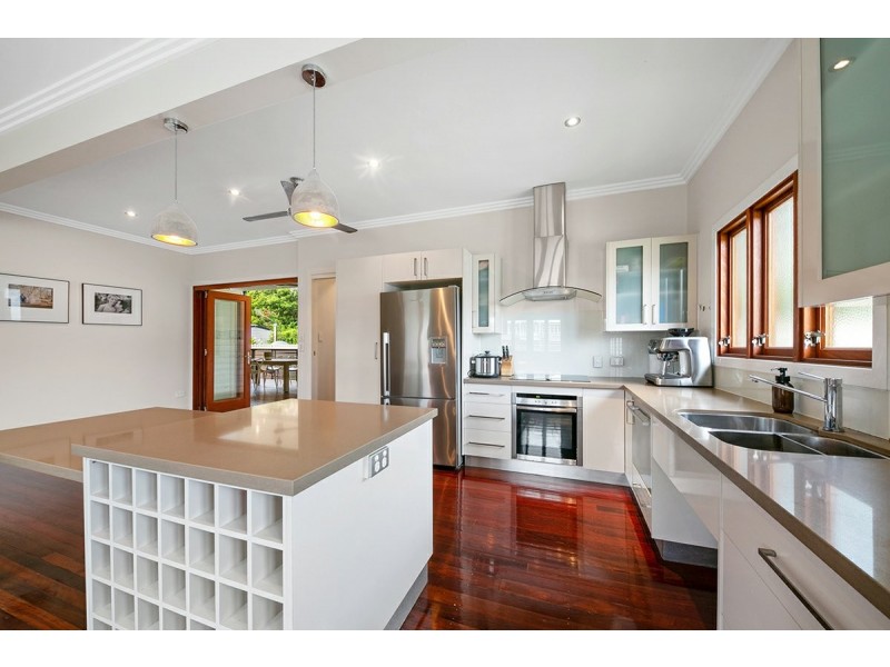 8 Crutchley Street, Fairfield QLD 4103