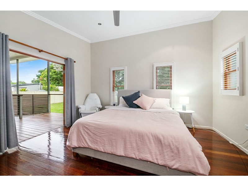 8 Crutchley Street, Fairfield QLD 4103