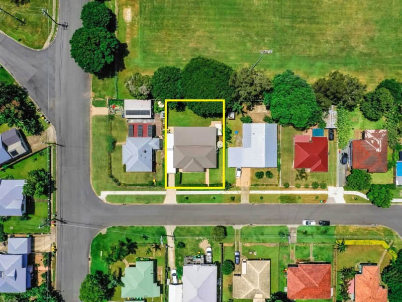 8 Crutchley Street, Fairfield QLD 4103