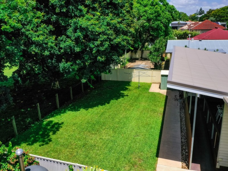 8 Crutchley Street, Fairfield QLD 4103